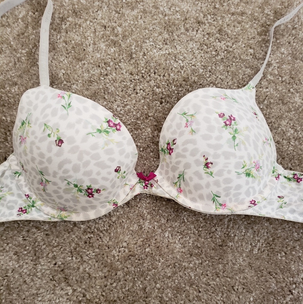 Victoria Secrets pushup bra 32D